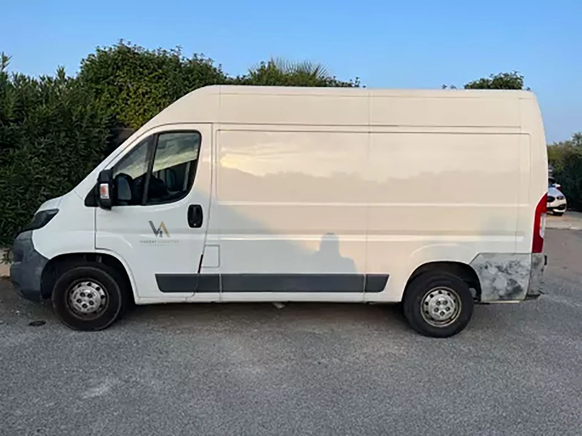 Camionnette d'intervention du serrurier Vincent Alouettes dans le Val-de-Marne